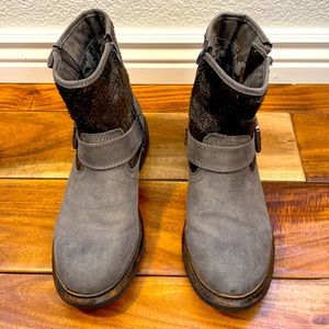 White Mountain Carlin Gray Ankle Boots Size 7 Like New